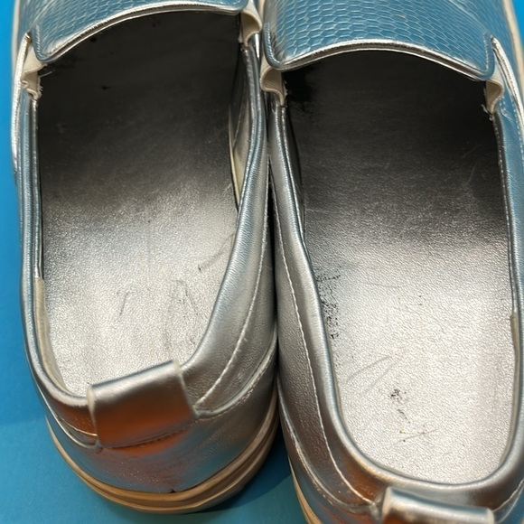 Nine West slip on silver shiny loafer sneaker casual shoe size 8M, women - Picture 4 of 7